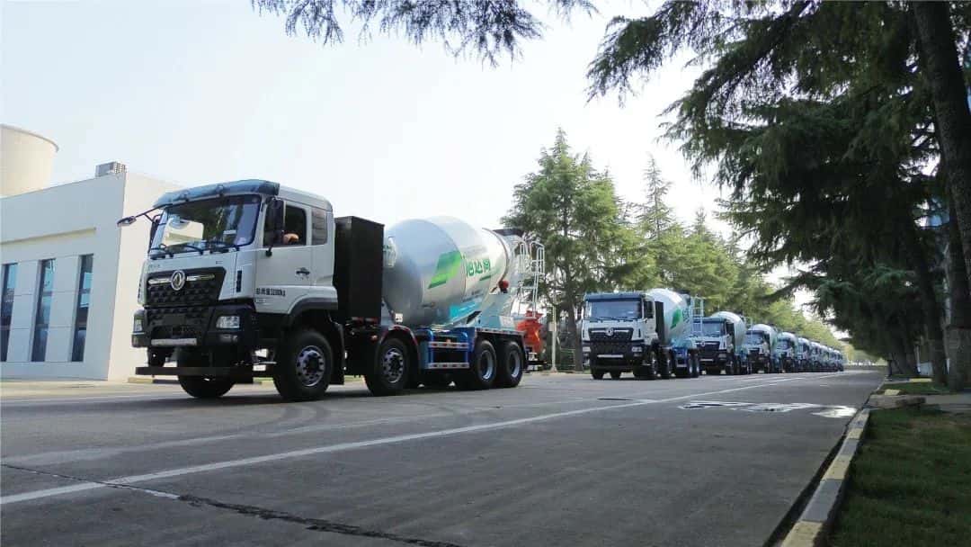 馭風(fēng)而行，中集車輛15臺(tái)新能源攪拌車駛?cè)牒?，繪就荊楚生態(tài)長卷